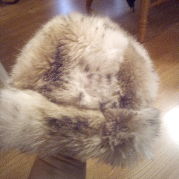 White W/black faux fur Cossack hat 1970s Russia - Picture 2 of 6